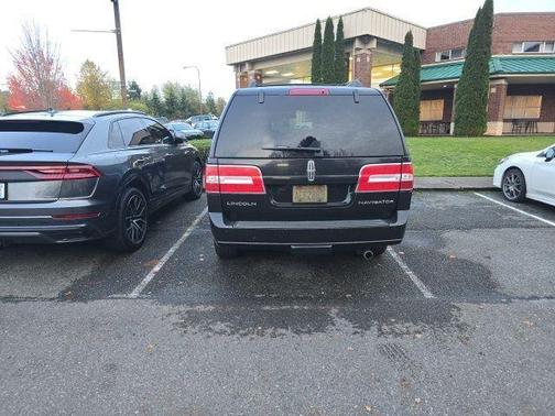 2011 Lincoln Navigator Base