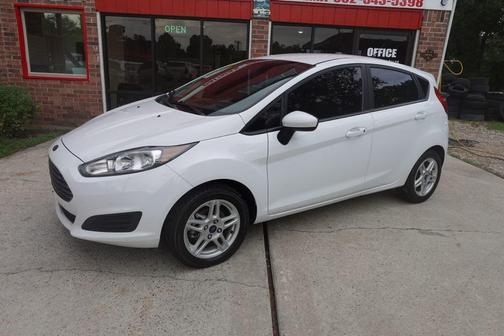 Photo 1 of 50 of 2019 Ford Fiesta SE