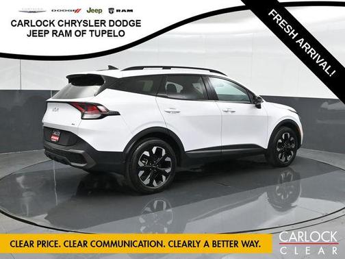 Glacial White Pearl 2023 Kia Sportage X-Line