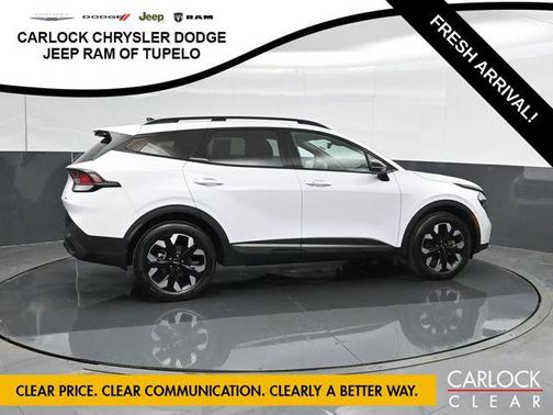 Glacial White Pearl 2023 Kia Sportage X-Line