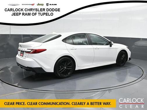 Ice Cap 2025 Toyota Camry SE