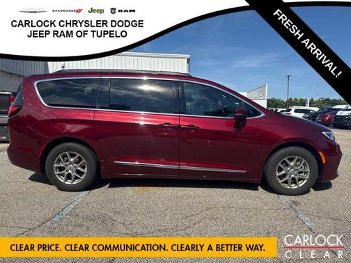 Velvet Red Pearlcoat 2022 Chrysler Pacifica Touring