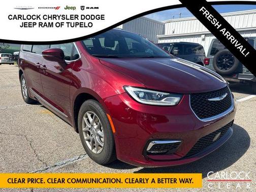 Velvet Red Pearlcoat 2022 Chrysler Pacifica Touring