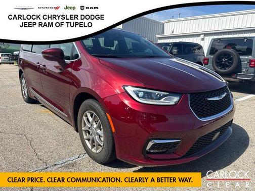 Velvet Red Pearlcoat 2022 Chrysler Pacifica Touring