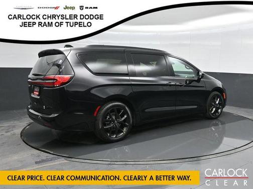 Diamond Black Crystal Pearlcoat 2026 Chrysler Pacifica Limited