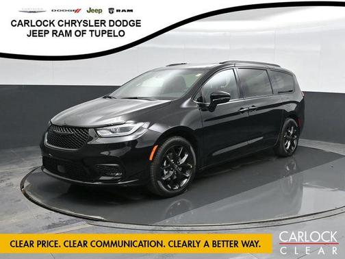 Diamond Black Crystal Pearlcoat 2026 Chrysler Pacifica Limited