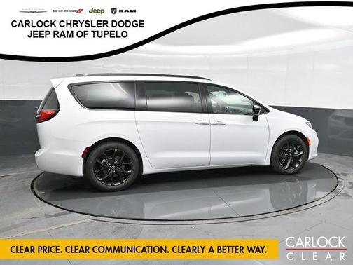 Bright White Clearcoat 2026 Chrysler Pacifica Limited