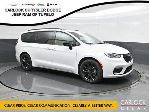 Bright White Clearcoat 2026 Chrysler Pacifica Limited