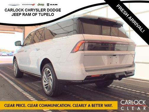 CRYSTAL WHITE METALLIC CC 2025 Lincoln Navigator Reserve