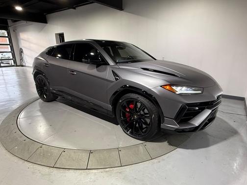 2023 Lamborghini Urus S