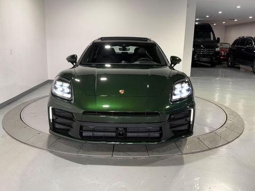 2025 Porsche Panamera 4