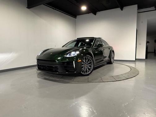2025 Porsche Panamera 4