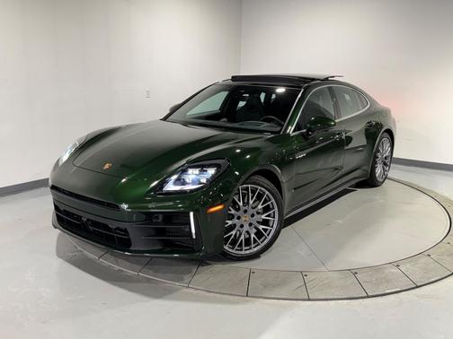2025 Porsche Panamera 4