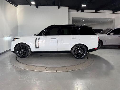 2024 Land Rover Range Rover P530 SE