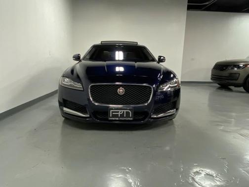 Photo 5 of 32 of 2016 Jaguar XF 35t Premium
