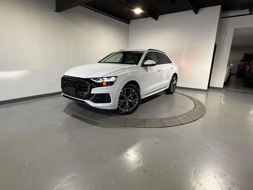 2022 Audi Q8 55 Premium
