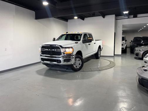 2024 RAM 2500 Tradesman Crew Cab 4x4 6'4' Box