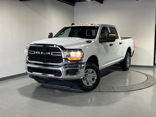 2024 RAM 2500 Tradesman Crew Cab 4x4 6'4' Box