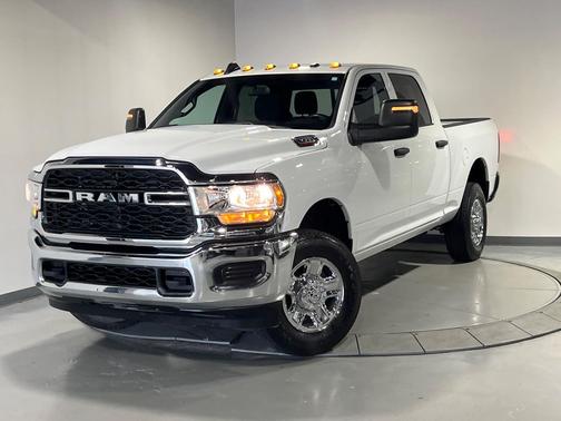 2024 RAM 2500 Tradesman Crew Cab 4x4 6'4' Box