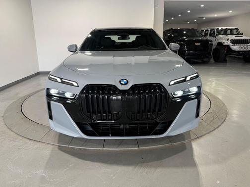 Brooklyn Grey Metallic 2023 BMW 760 i xDrive