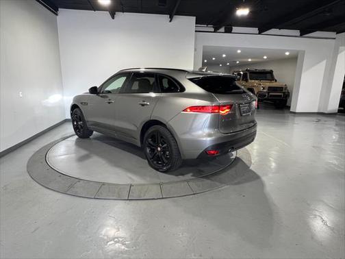 2019 Jaguar F-PACE 30t R-Sport