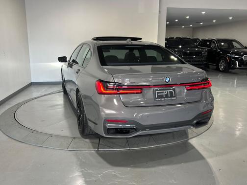 2022 BMW 740 i xDrive