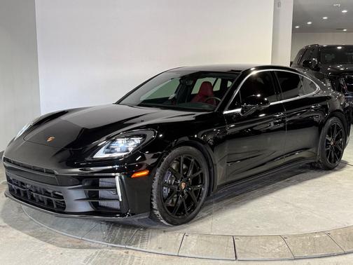 2025 Porsche Panamera 4