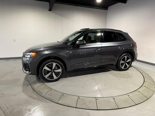 2022 Audi Q5 45 S line Premium Plus