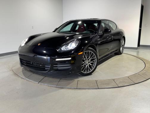 2016 Porsche Panamera 4