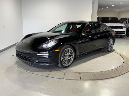 2016 Porsche Panamera 4