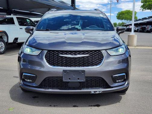 2022 Chrysler Pacifica Touring AWD