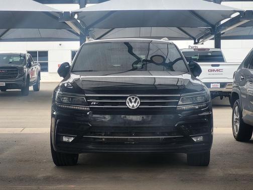 Deep Black Pearl 2019 Volkswagen Tiguan 2.0T SEL R-Line