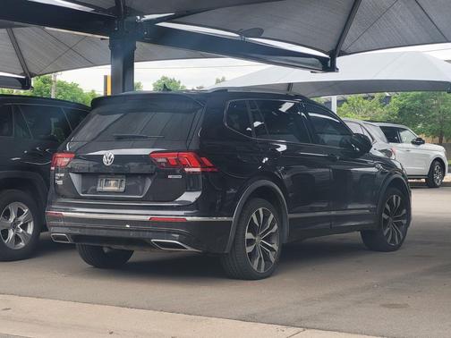 Deep Black Pearl 2019 Volkswagen Tiguan 2.0T SEL R-Line