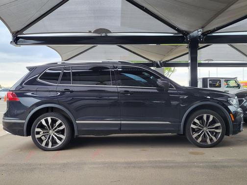 Deep Black Pearl 2019 Volkswagen Tiguan 2.0T SEL R-Line