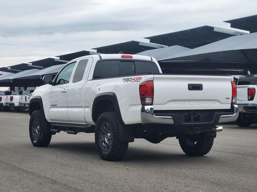 Super White 2017 Toyota Tacoma SR5
