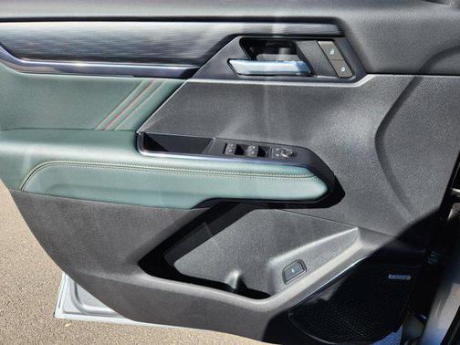 2025 GMC Acadia AWD AT4