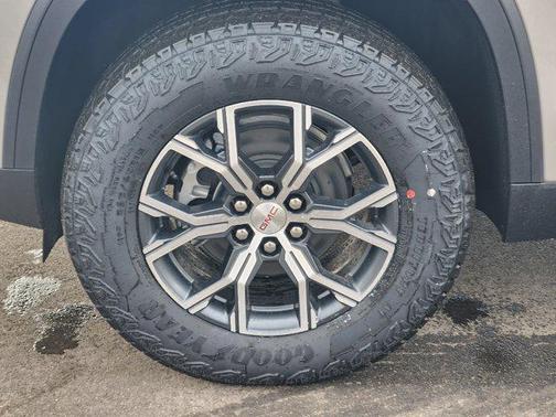 2026 GMC Acadia AT4 AWD