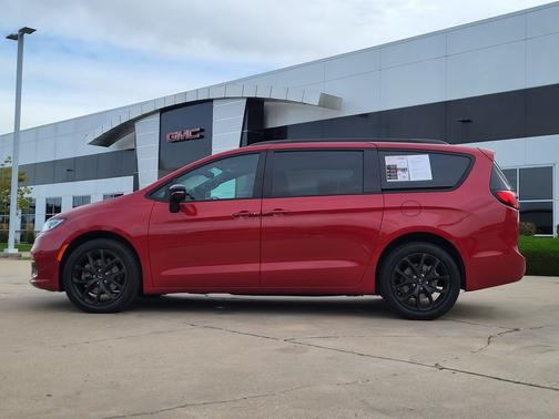 Red Hot Pearlcoat 2024 Chrysler Pacifica Touring L