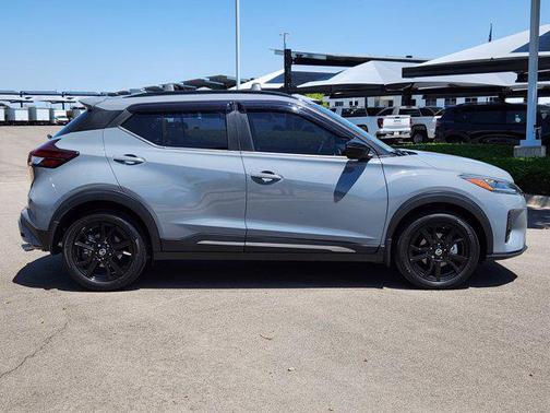 2021 Nissan Kicks SR