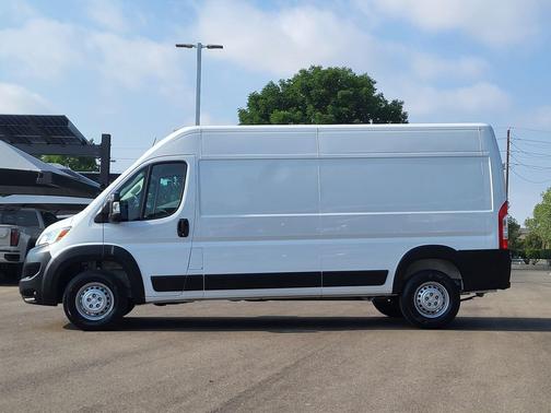 Bright White Clearcoat 2026 RAM ProMaster 2500 Tradesman