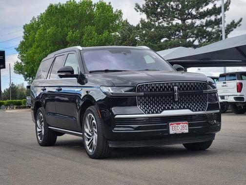 Infinite Black Metallic Clearcoat 2025 Lincoln Navigator Reserve