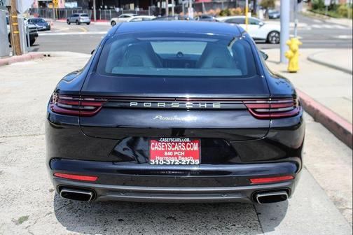Jet Black Metallic 2018 Porsche Panamera 4