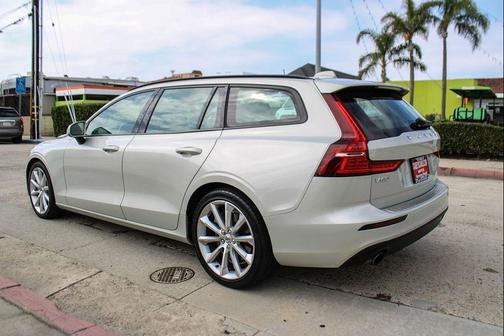 2020 Volvo V60 T5 Momentum
