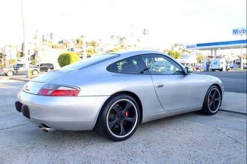 2001 Porsche 911 Carrera