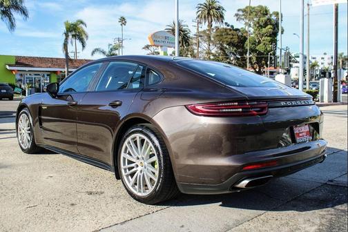 2018 Porsche Panamera 4