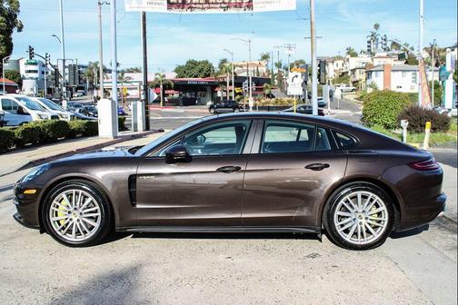 2018 Porsche Panamera 4
