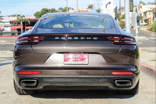 2018 Porsche Panamera 4