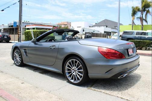 Selenite Grey Metallic 2017 Mercedes-Benz SL 550 Roadster