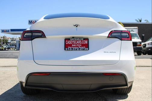 Pearl White Multi-Coat 2023 Tesla Model Y Long Range Dual Motor All-Wheel Drive