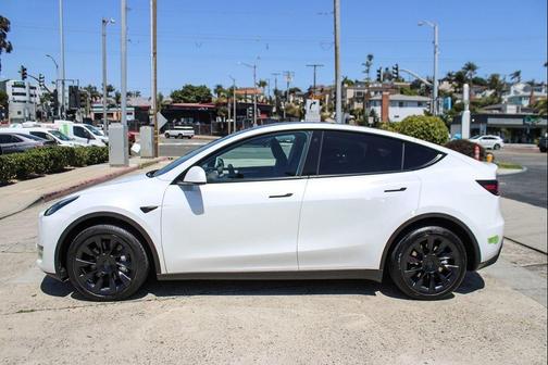 Pearl White Multi-Coat 2023 Tesla Model Y Long Range Dual Motor All-Wheel Drive